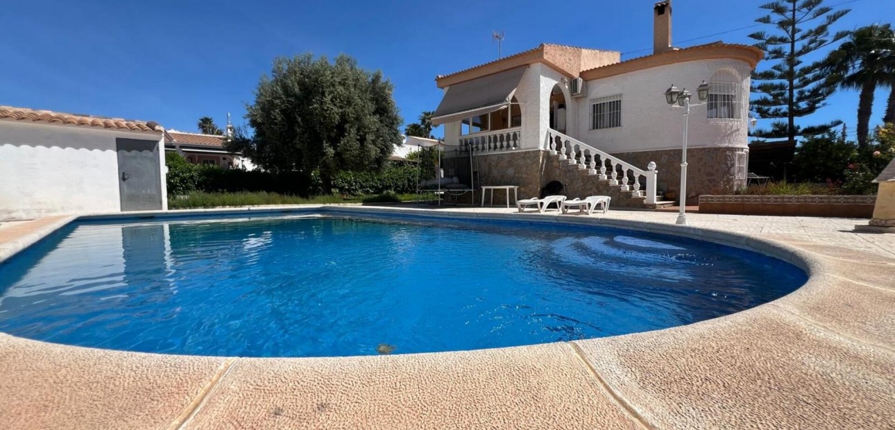 Sale - Villa -
Torrevieja - La Siesta - El Salado - Torreta