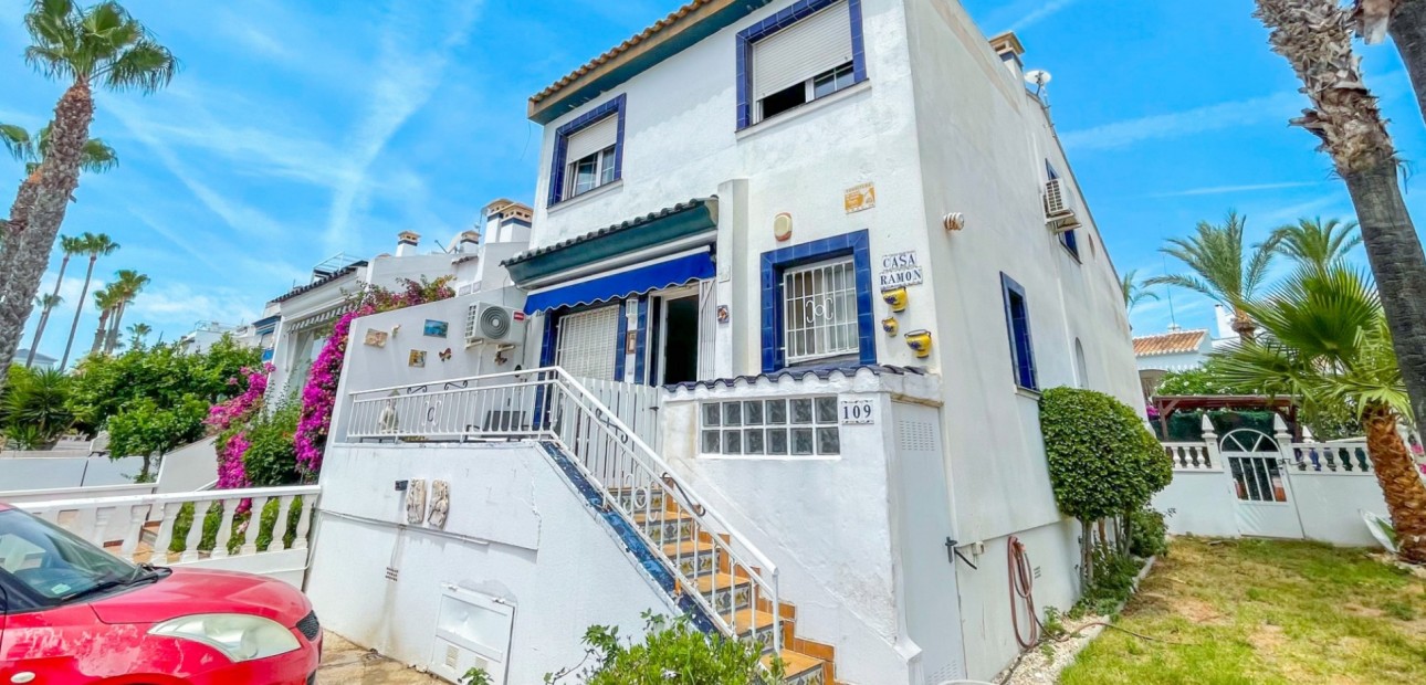 Sale - Townhouse -
Orihuela Costa - La Rioja