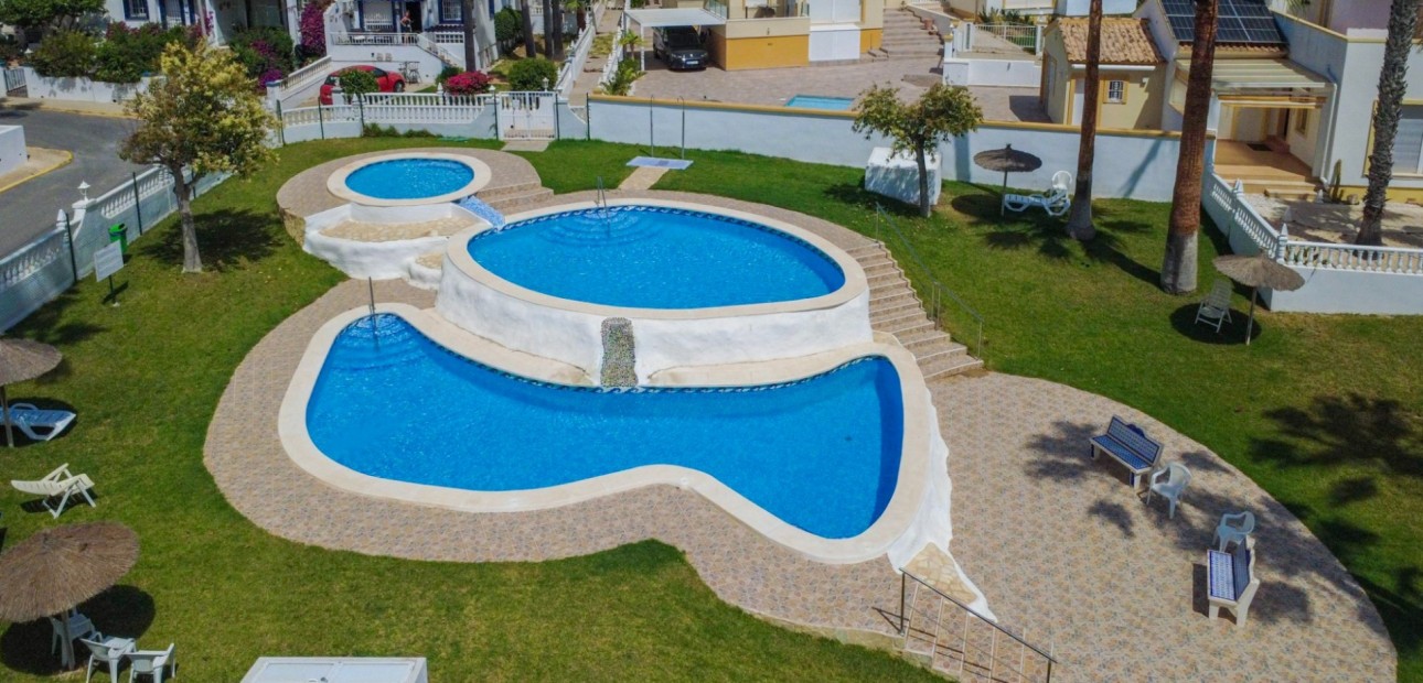 Sale - Townhouse -
Orihuela Costa - La Rioja