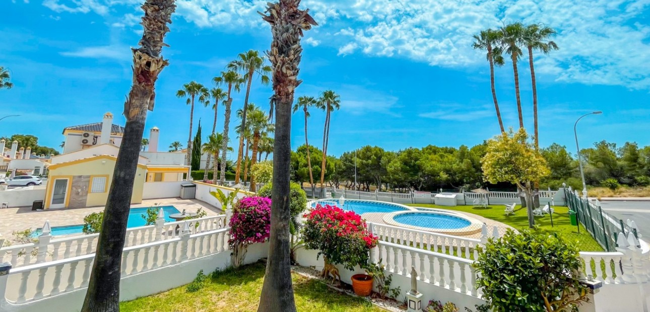Sale - Townhouse -
Orihuela Costa - La Rioja