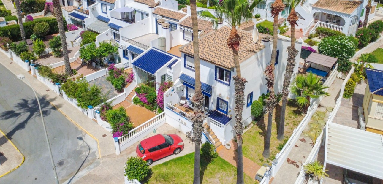 Sale - Townhouse -
Orihuela Costa - La Rioja