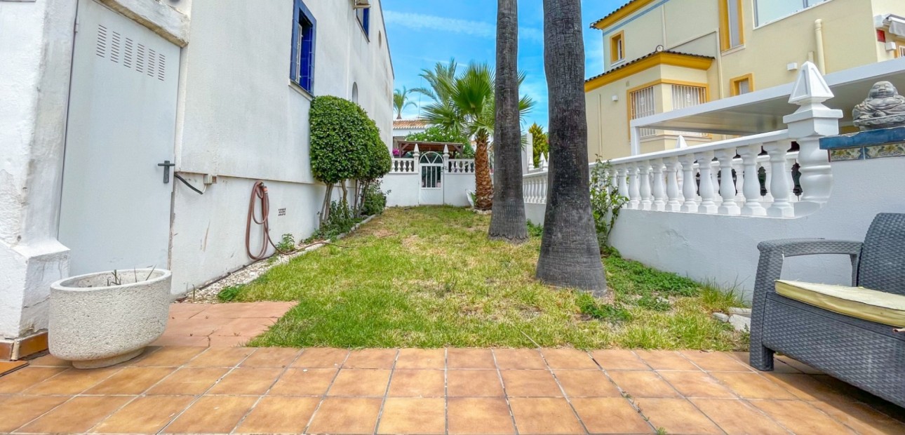 Sale - Townhouse -
Orihuela Costa - La Rioja