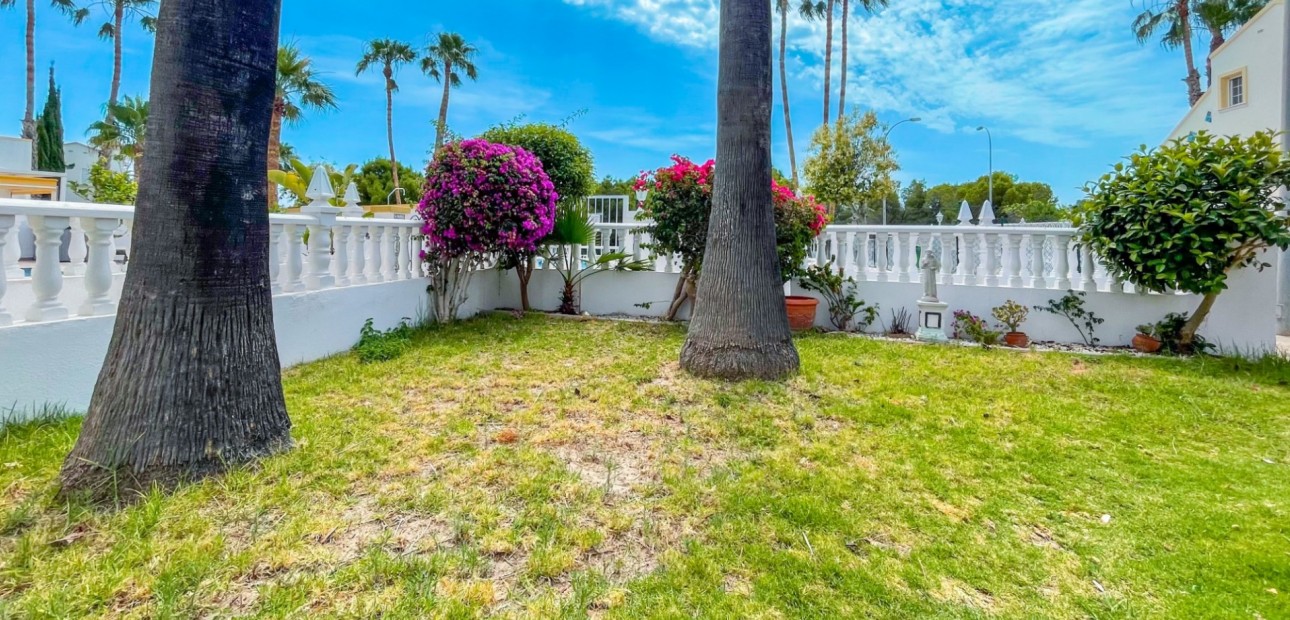 Sale - Townhouse -
Orihuela Costa - La Rioja