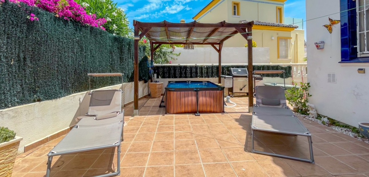 Sale - Townhouse -
Orihuela Costa - La Rioja