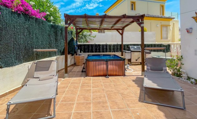 Sale - Townhouse -
Orihuela Costa - La Rioja