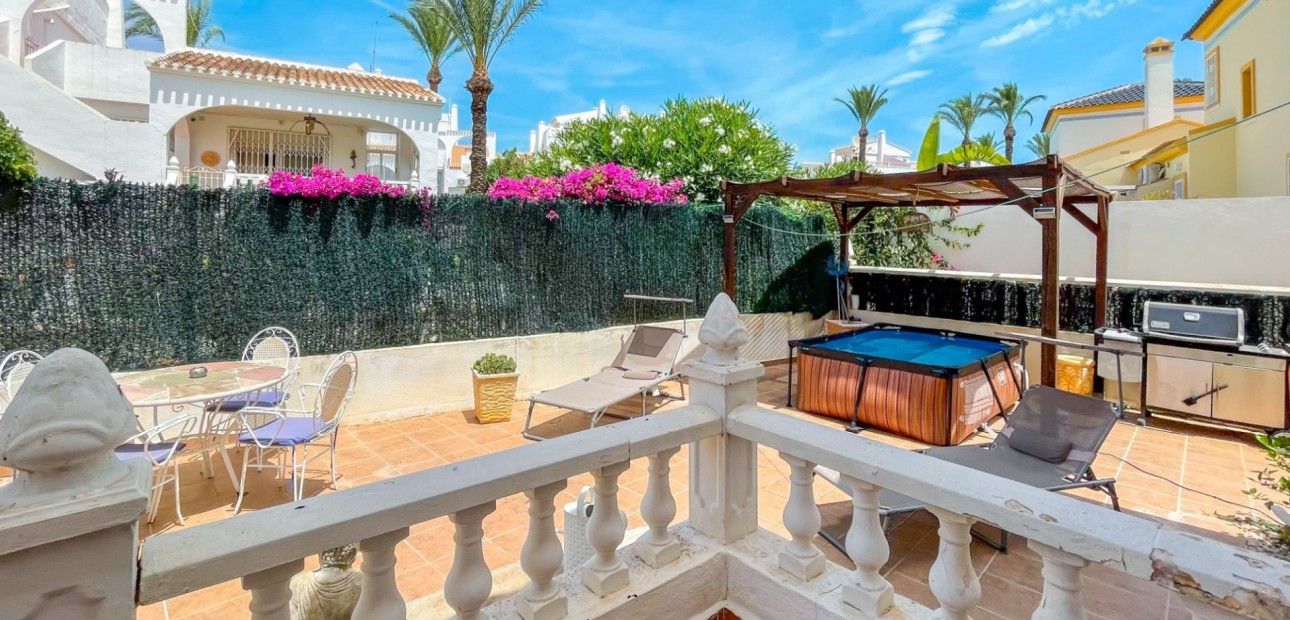 Sale - Townhouse -
Orihuela Costa - La Rioja