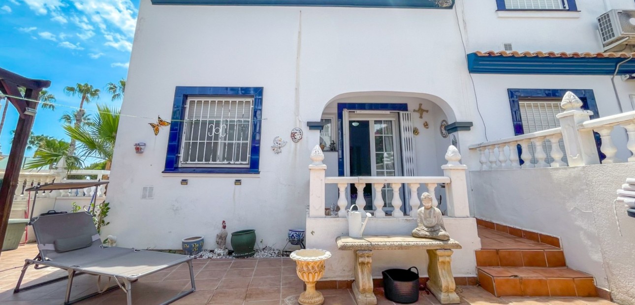 Sale - Townhouse -
Orihuela Costa - La Rioja