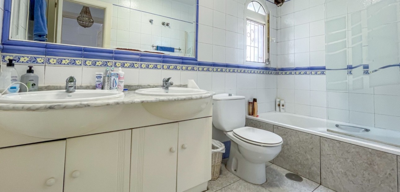 Sale - Townhouse -
Orihuela Costa - La Rioja