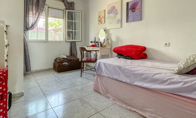 Sale - Townhouse -
Orihuela Costa - La Rioja