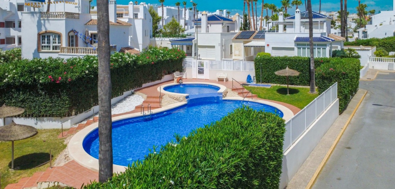 Sale - Townhouse -
Orihuela Costa - La Rioja