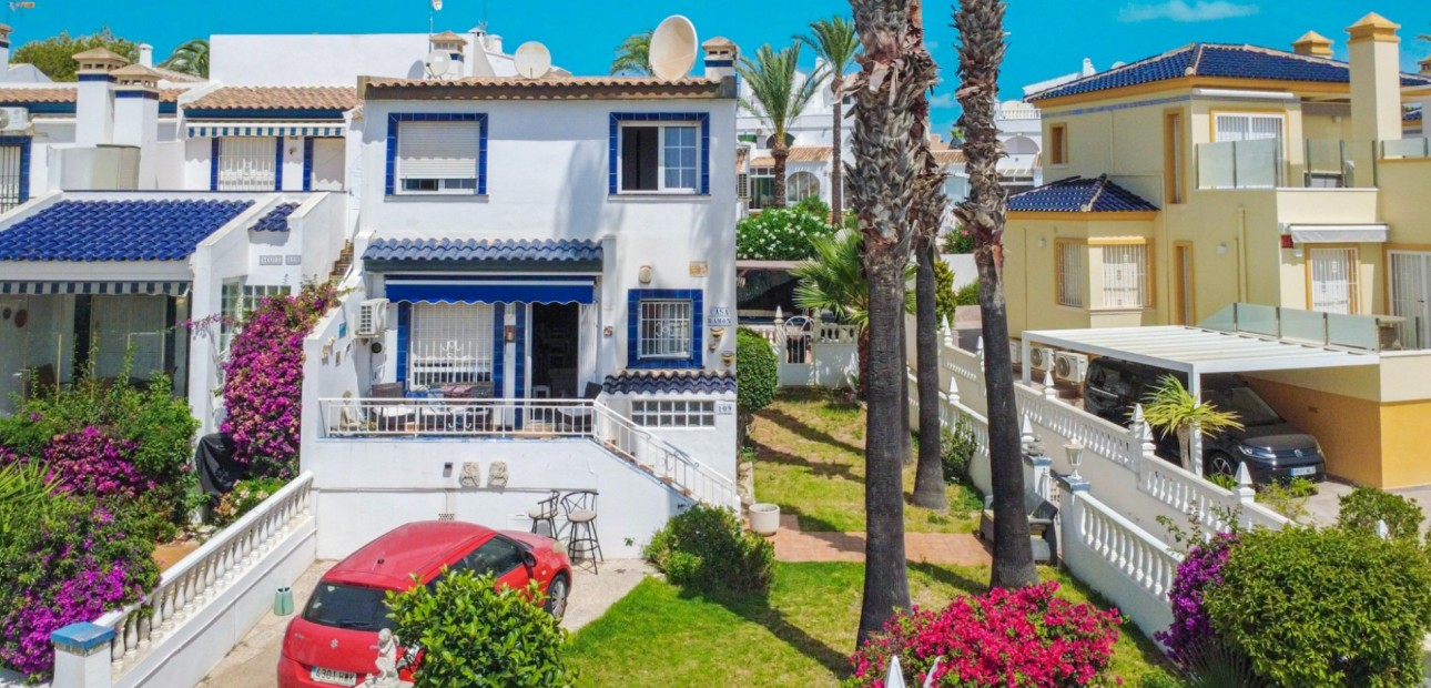 Sale - Townhouse -
Orihuela Costa - La Rioja