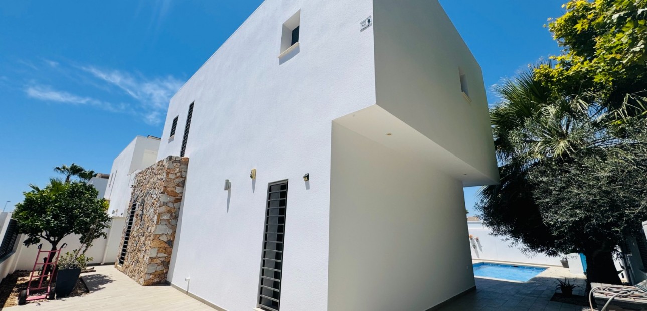 Venta - Villa -
San Pedro del Pinatar - Lo pagan