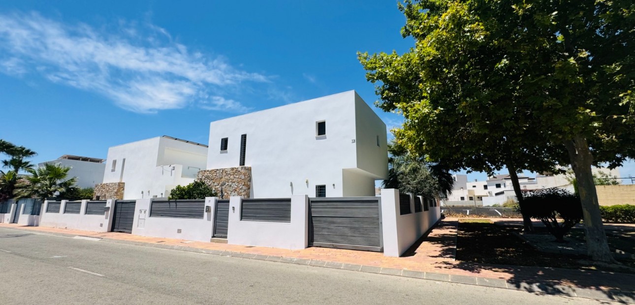 Venta - Villa -
San Pedro del Pinatar - Lo pagan
