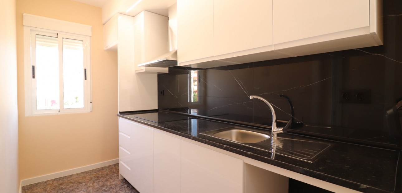 Venta - Apartamento / piso -
Orihuela Costa - Punta Prima