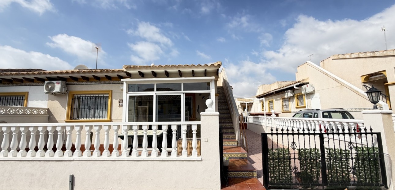 Venta - Bungalow -
Orihuela Costa - La Zenia