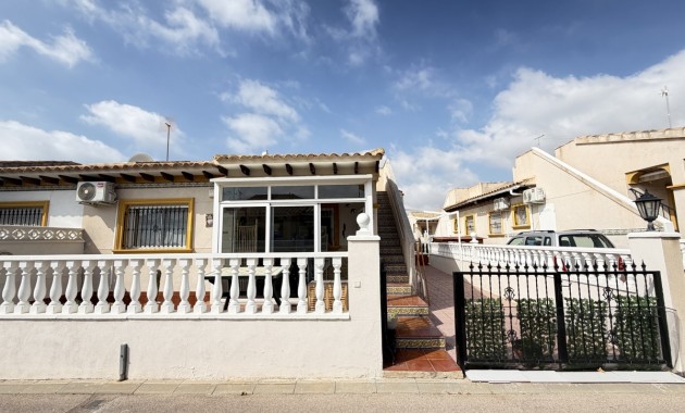 Venta - Bungalow -
Orihuela Costa - La Zenia