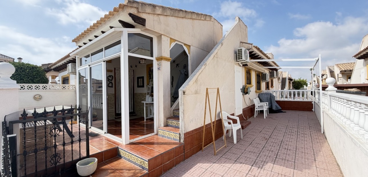 Venta - Bungalow -
Orihuela Costa - La Zenia