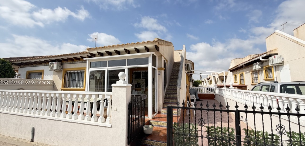 Venta - Bungalow -
Orihuela Costa - La Zenia