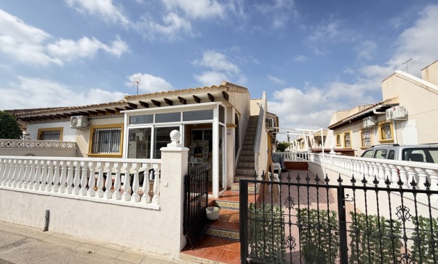 Venta - Bungalow -
Orihuela Costa - La Zenia