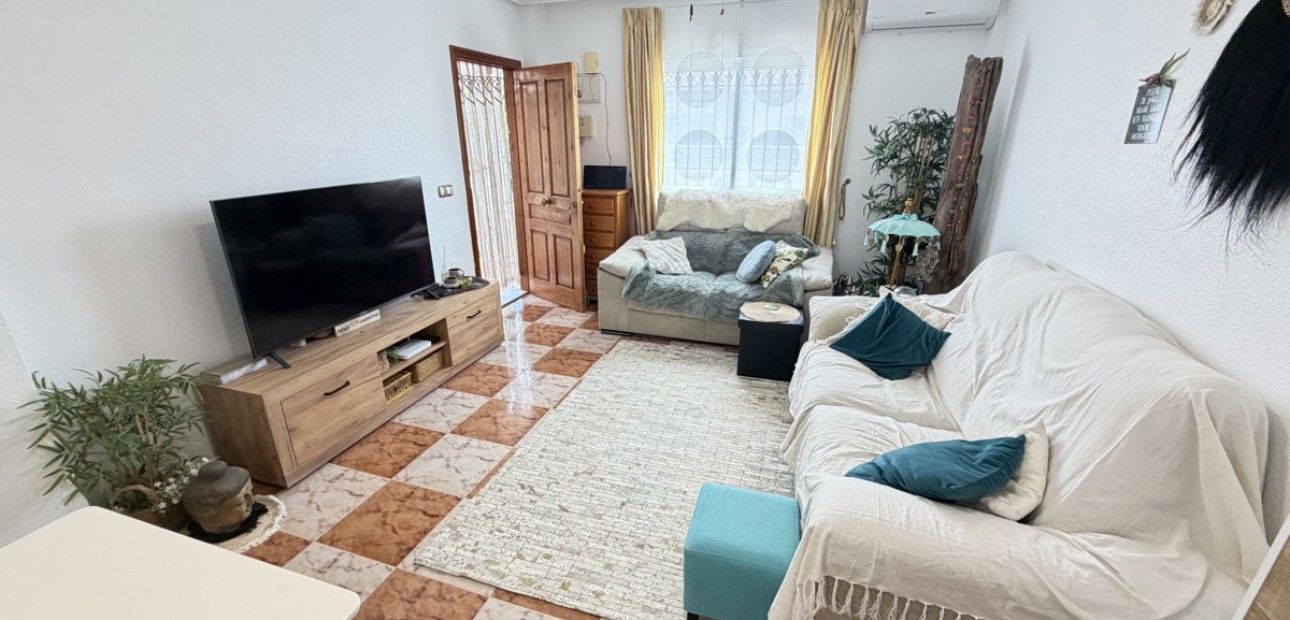 Venta - Bungalow -
Orihuela Costa - La Zenia