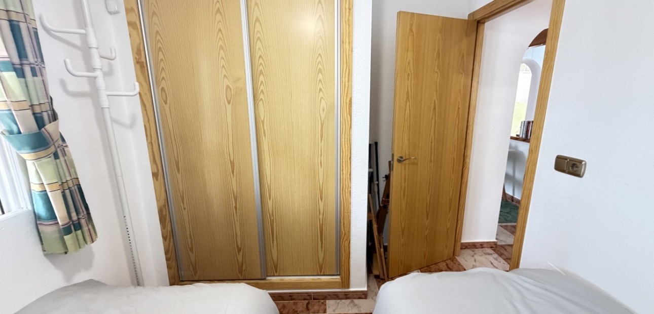 Venta - Bungalow -
Orihuela Costa - La Zenia