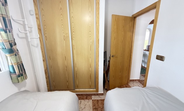 Venta - Bungalow -
Orihuela Costa - La Zenia