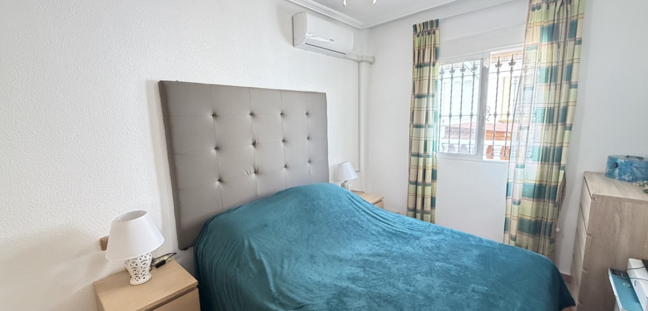 Venta - Bungalow -
Orihuela Costa - La Zenia