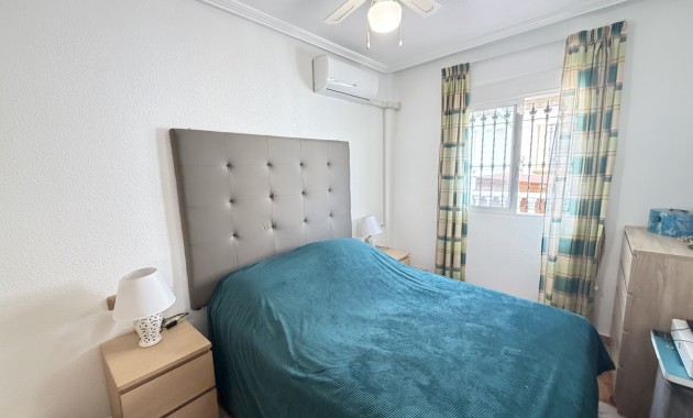 Venta - Bungalow -
Orihuela Costa - La Zenia