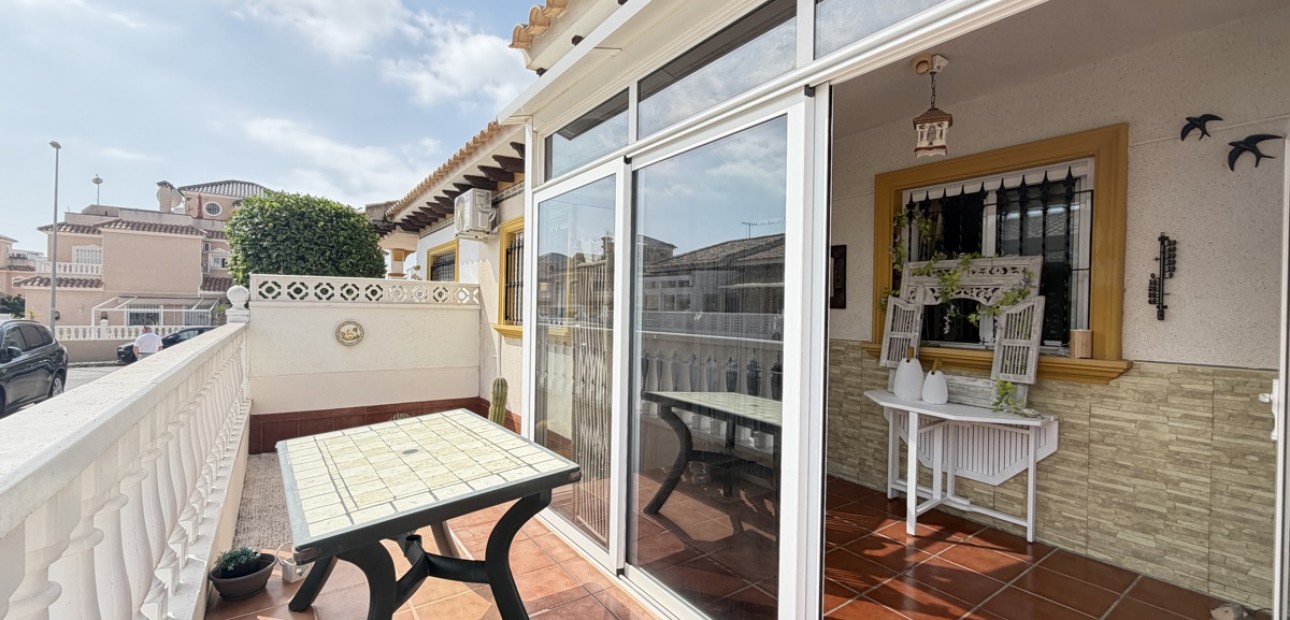Venta - Bungalow -
Orihuela Costa - La Zenia