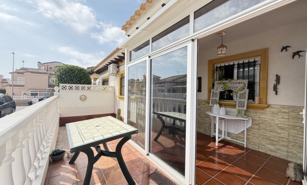 Venta - Bungalow -
Orihuela Costa - La Zenia