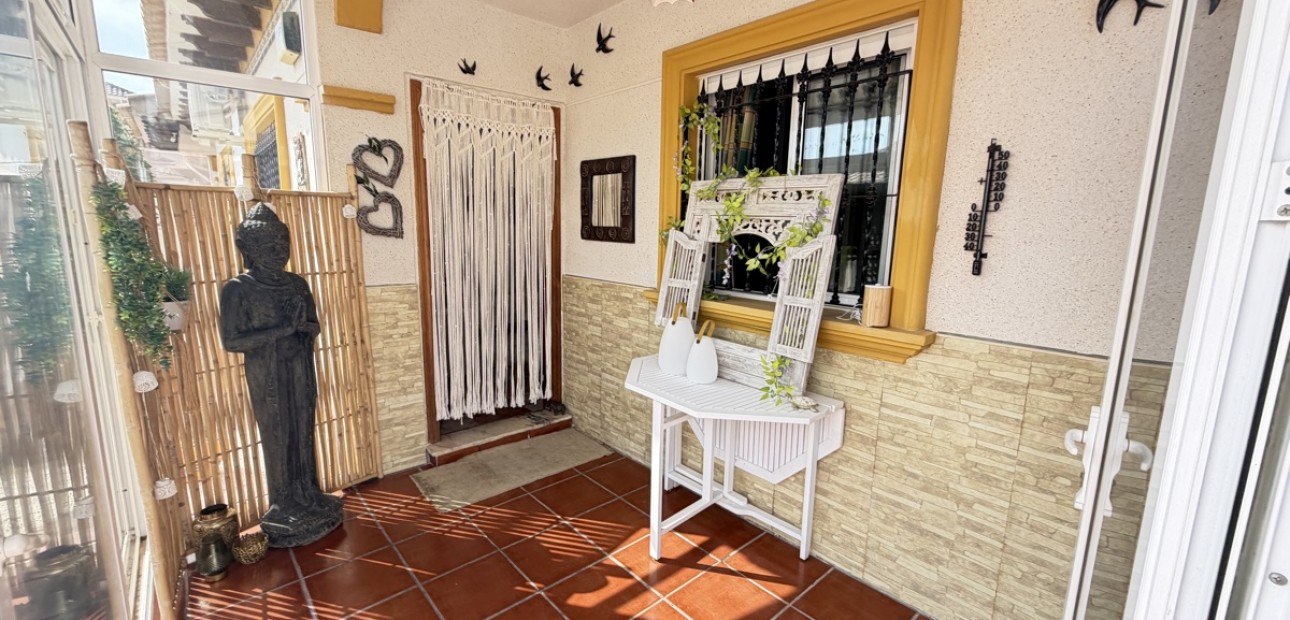 Venta - Bungalow -
Orihuela Costa - La Zenia