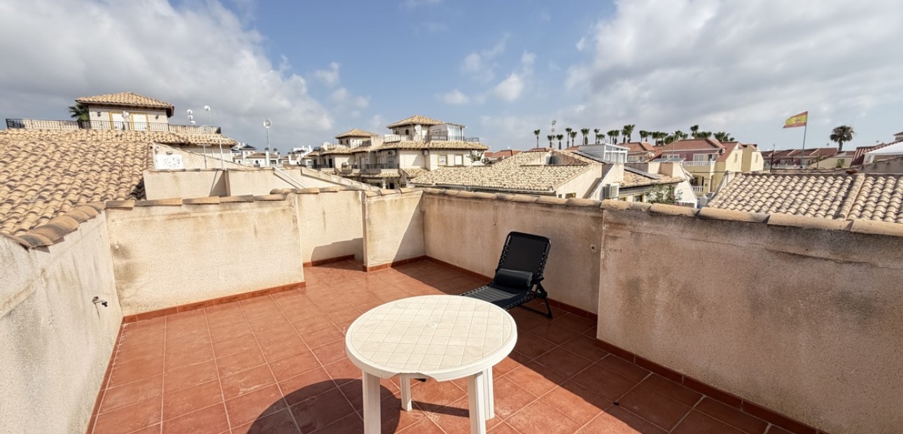 Venta - Bungalow -
Orihuela Costa - La Zenia