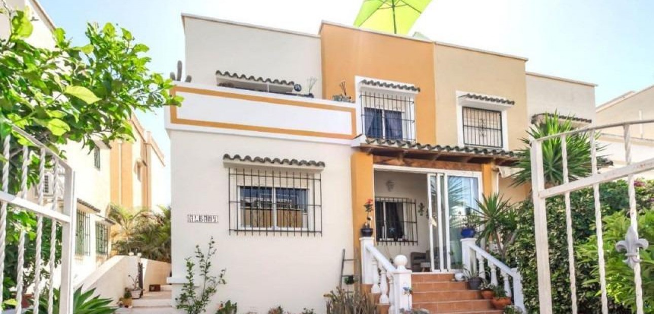 Venta - Terraced house -
Orihuela Costa - La Florida