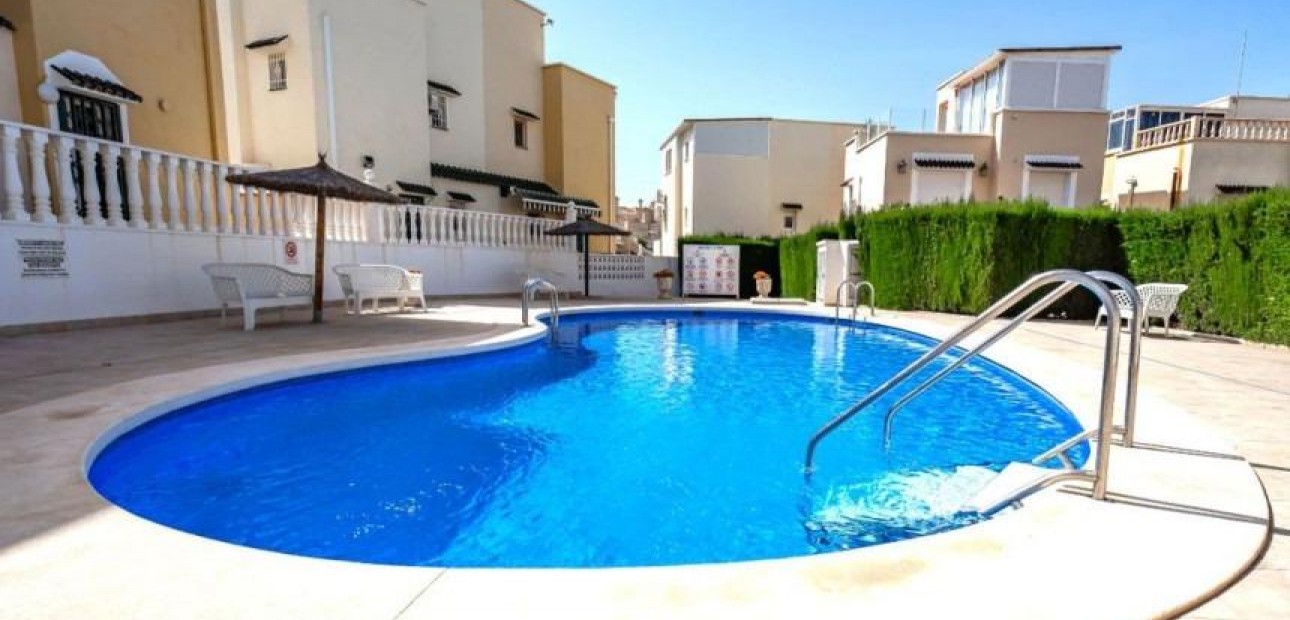 Venta - Terraced house -
Orihuela Costa - La Florida