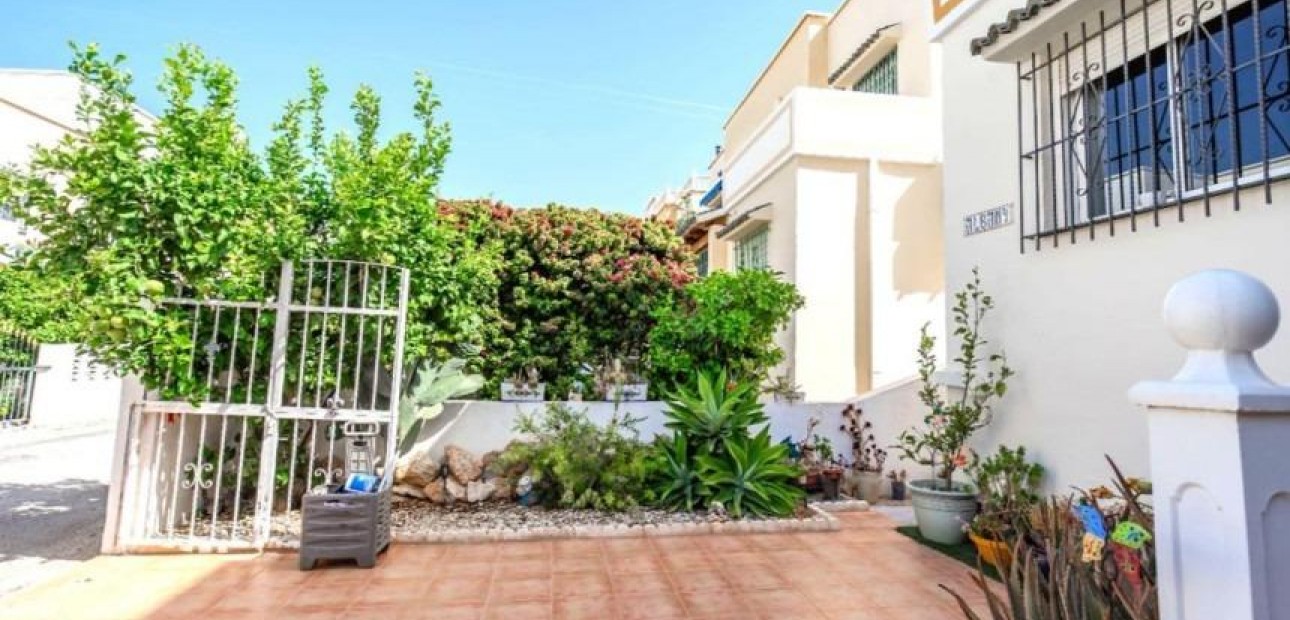 Venta - Terraced house -
Orihuela Costa - La Florida