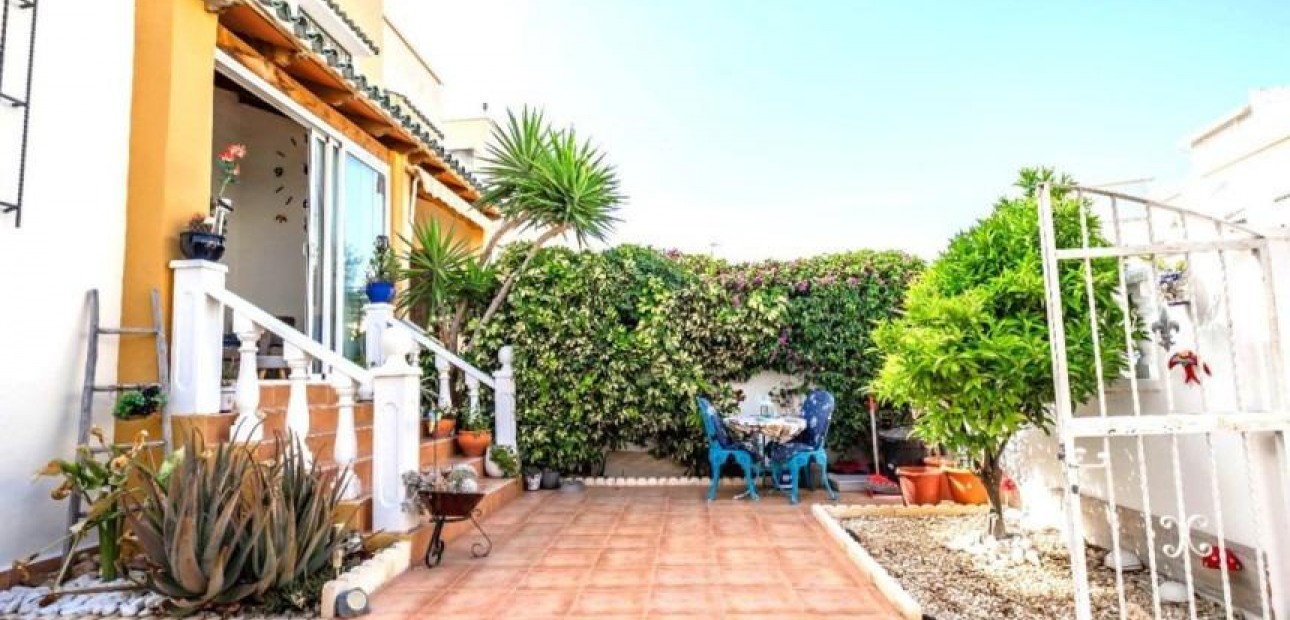 Venta - Terraced house -
Orihuela Costa - La Florida