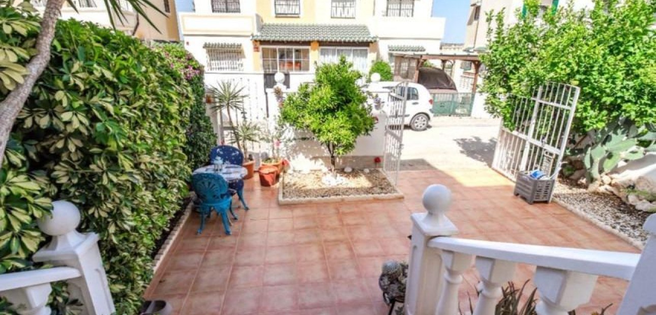 Venta - Terraced house -
Orihuela Costa - La Florida
