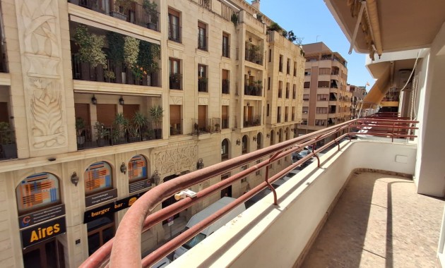 Venta - Apartamento / piso -
Orihuela - Zona Centro