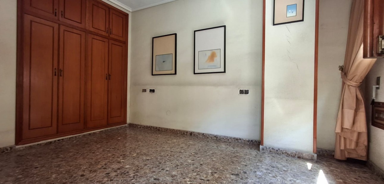 Venta - Apartamento / piso -
Orihuela - Zona Centro