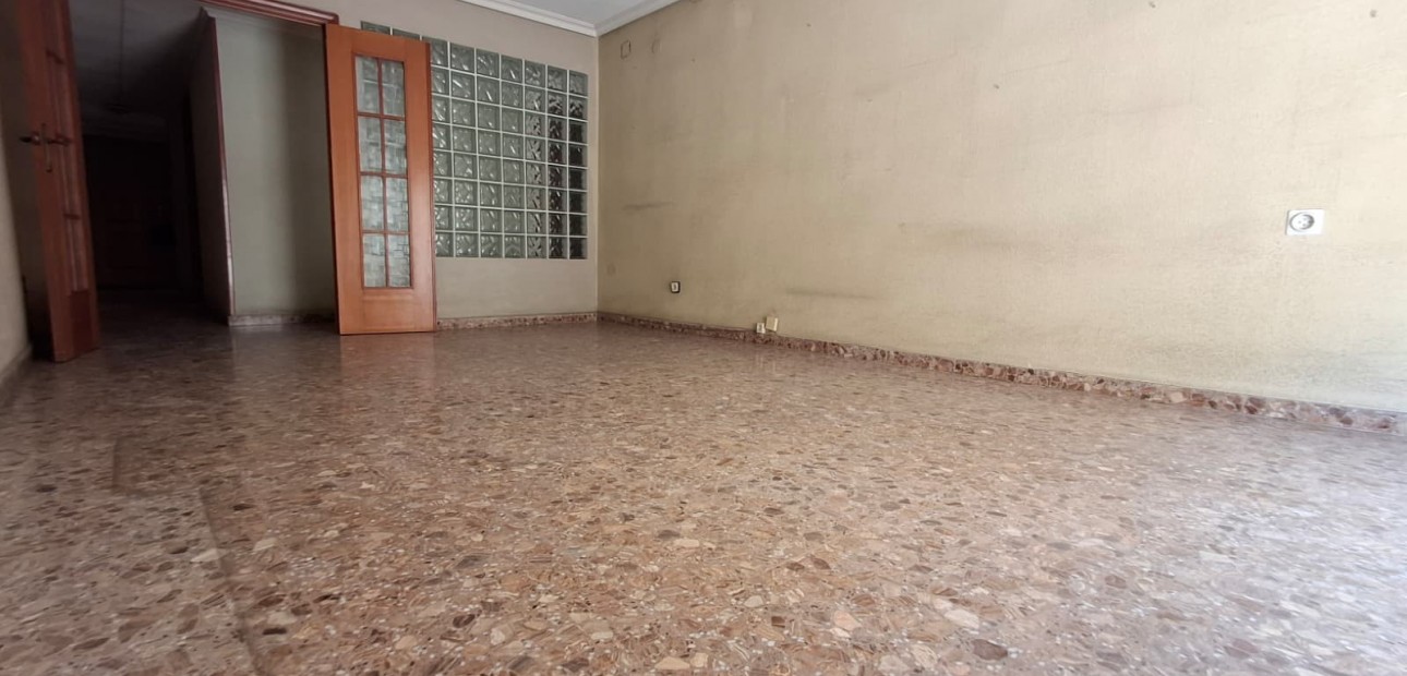 Venta - Apartamento / piso -
Orihuela - Zona Centro