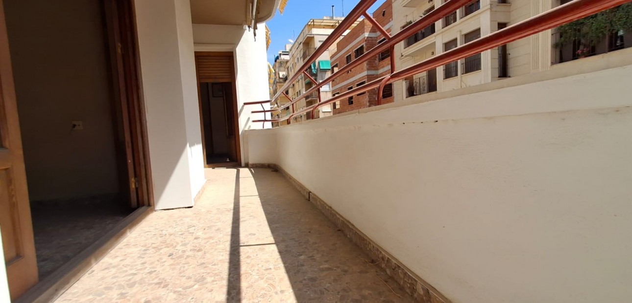 Venta - Apartamento / piso -
Orihuela - Zona Centro