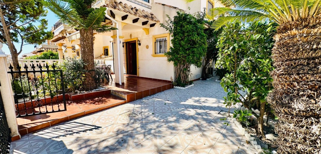 Venta - Villa -
Orihuela Costa - La Regia