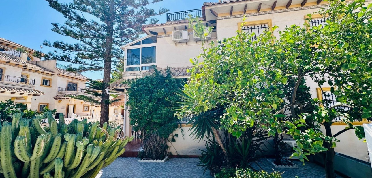 Venta - Villa -
Orihuela Costa - La Regia