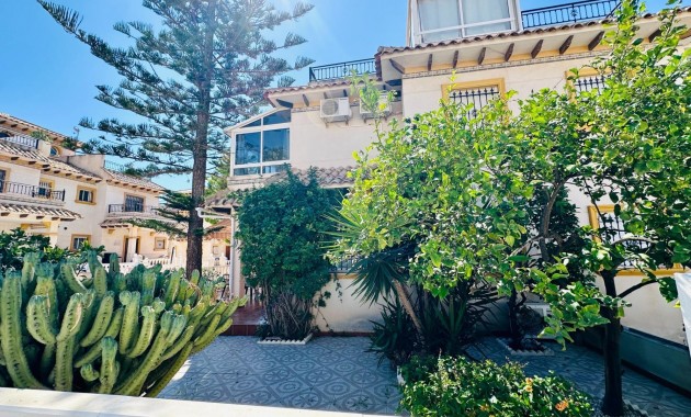 Venta - Villa -
Orihuela Costa - La Regia