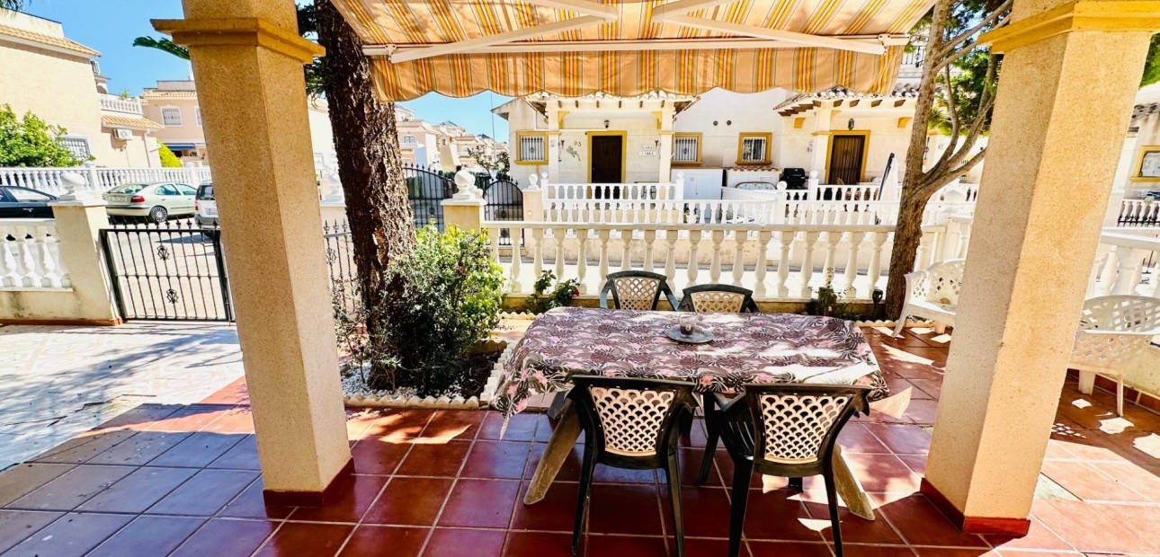 Venta - Villa -
Orihuela Costa - La Regia