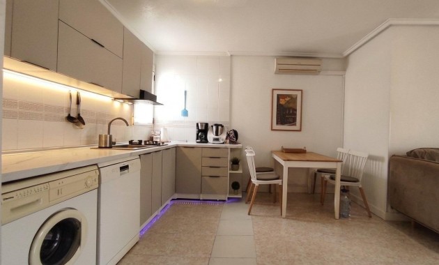 Sale - Bungalow -
Torrevieja - Los balcones