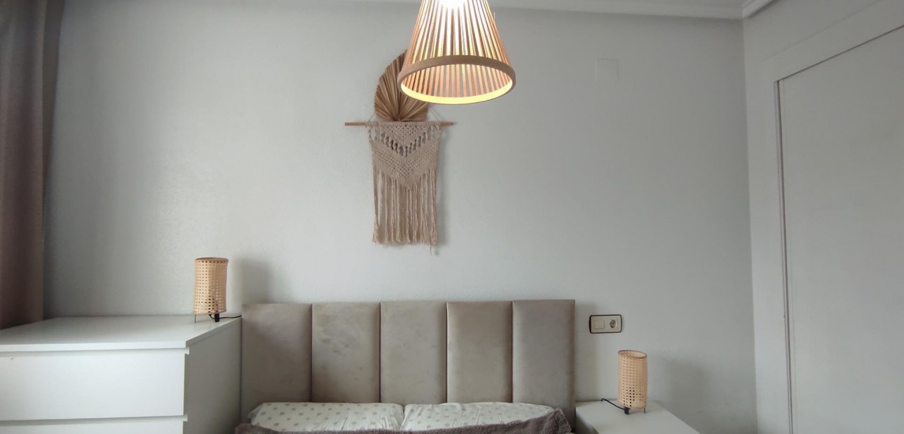 Sale - Bungalow -
Torrevieja - Los balcones
