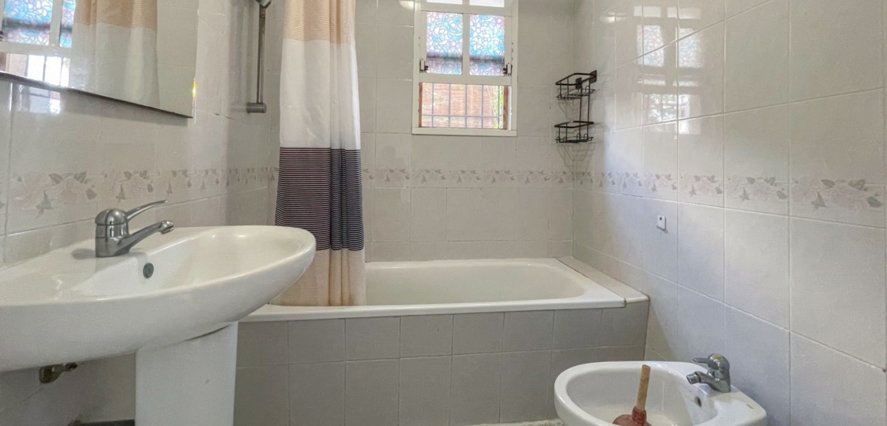 Herverkoop - Bungalow -
Orihuela Costa - Playa Flamenca