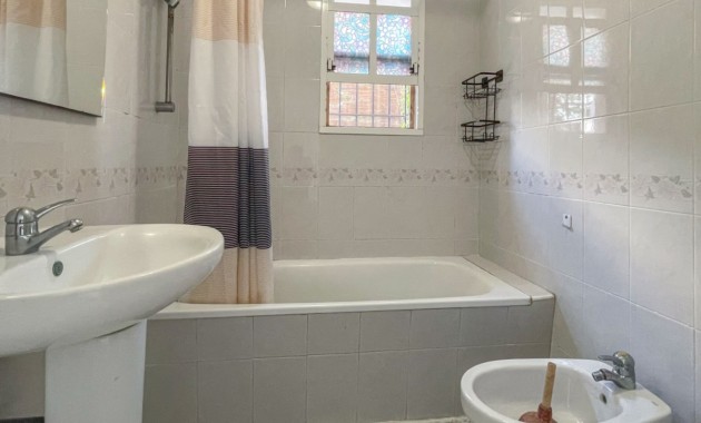 Herverkoop - Bungalow -
Orihuela Costa - Playa Flamenca