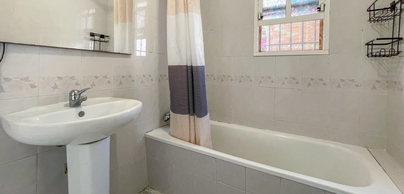 Herverkoop - Bungalow -
Orihuela Costa - Playa Flamenca